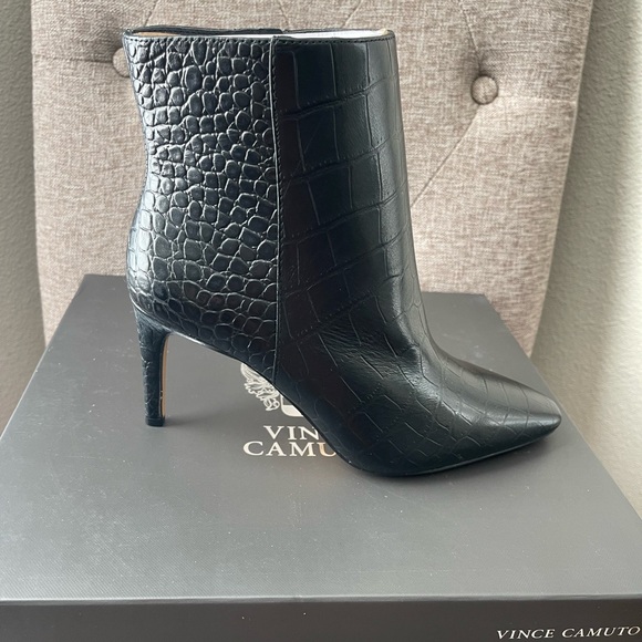 Vince Camuto Women's Allost Pointy Toe Bootie Ankle Boot In Size 7  EU 38 - Picture 3 of 10